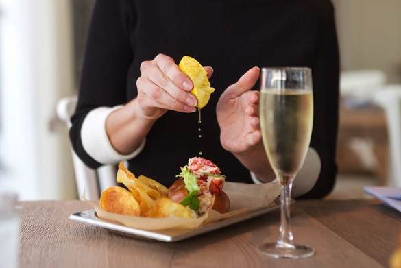 Royal Caribbean International, Symphony of the Seas, Hooked Seafood 2, Nathalie.jpg